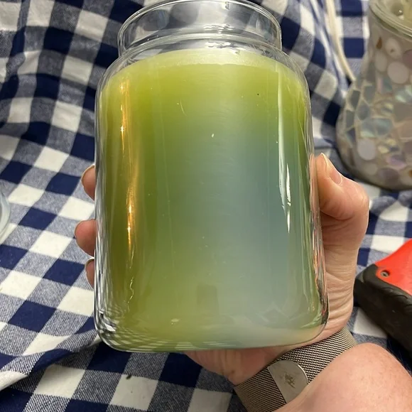 Yankee Candle Fiji Beach 22oz jar candle - Picture 4 of 5